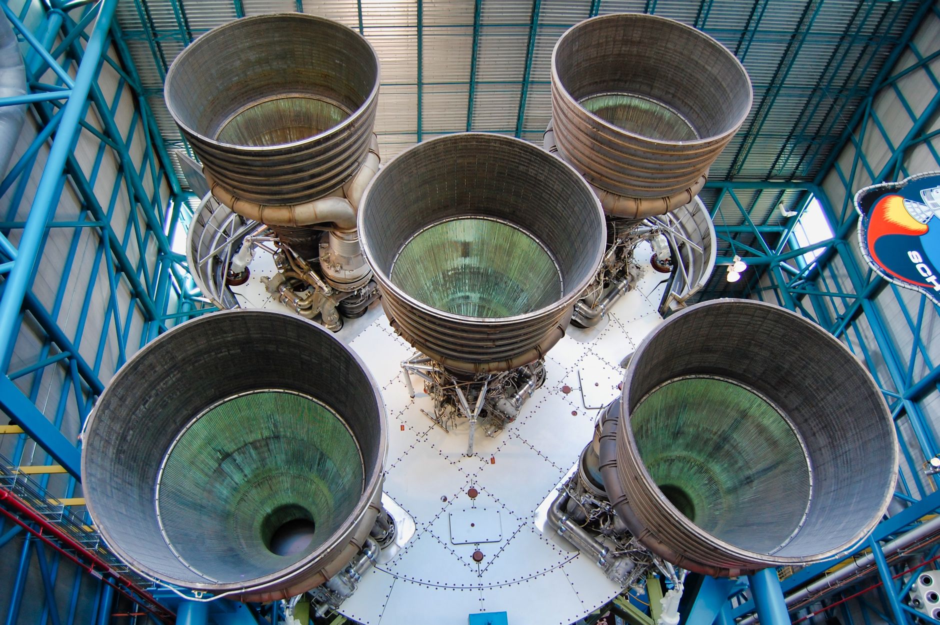 Udsyn ned over motorerne ved Kennedy Space Center